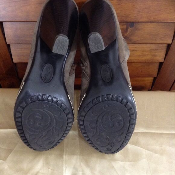 Sofft Brown/Taupe Suede Leather Ankle Boots Good Condition Size 9 - Picture 6 of 7